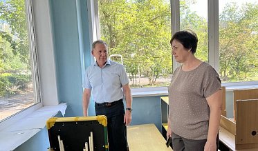 Александр Трубников помог отремонтировать детсад № 143